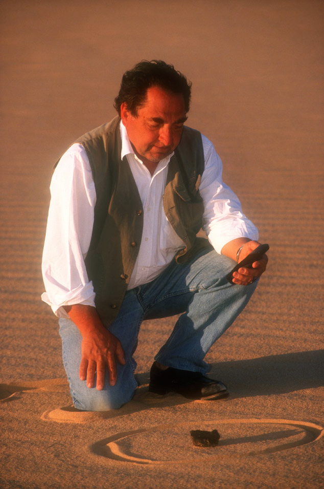  Alain Carion discovers a meteorite in the Libyan desert 